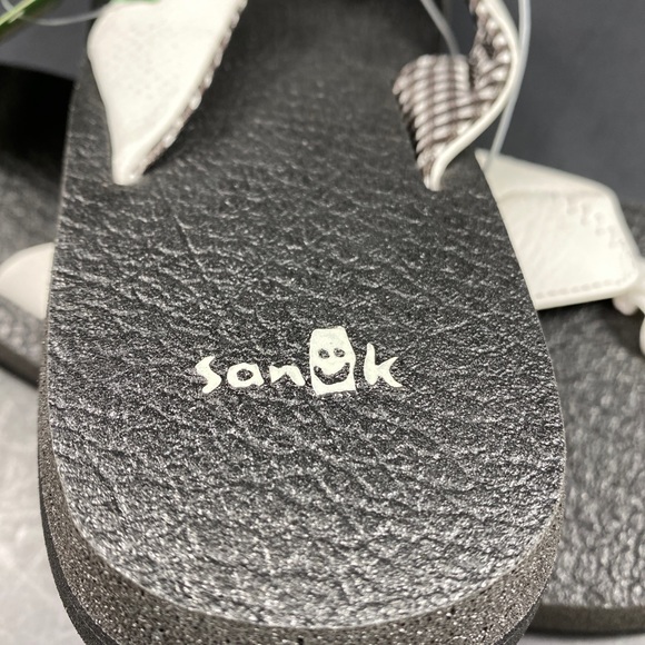 So Comfy! Sanuk women’s white strap yoga mat flip flop sandals size 6 - Picture 3 of 5